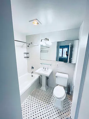 Rented by Addison Property Group | media 11