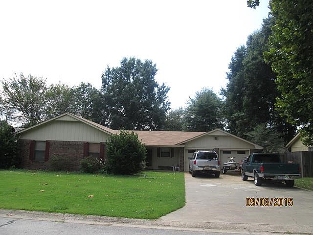 1st image of 402 Magnolia St