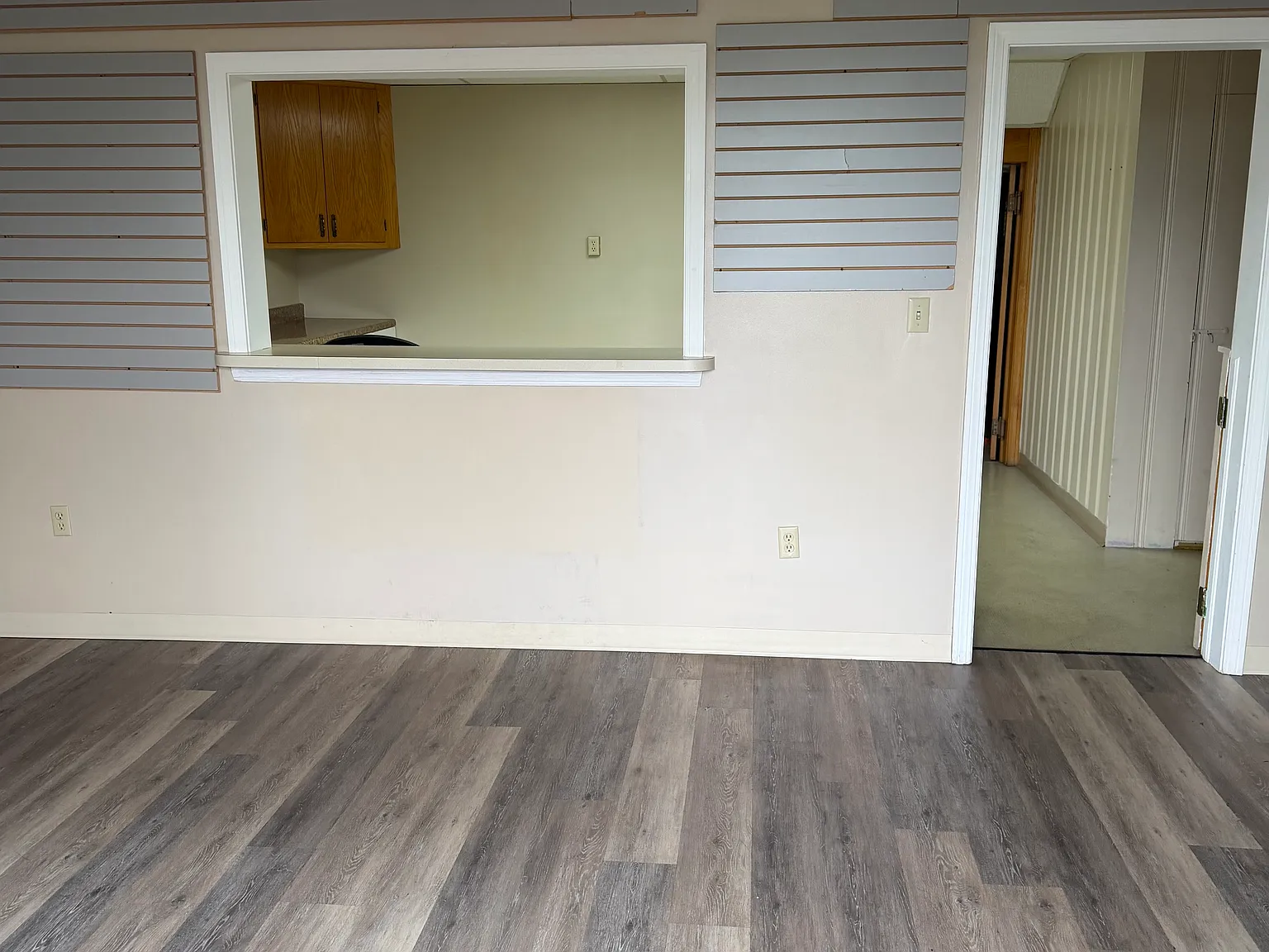 Studio, 2000 sqft, $1,000 — Photo 3