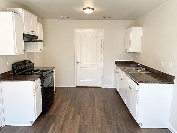 3rd image of 714 W College St