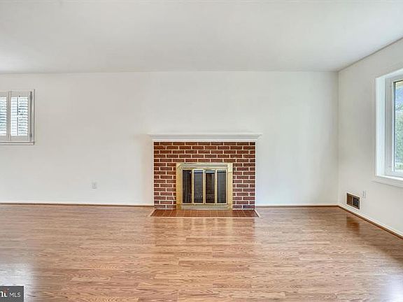 5th image of 7103 Galesville Pl