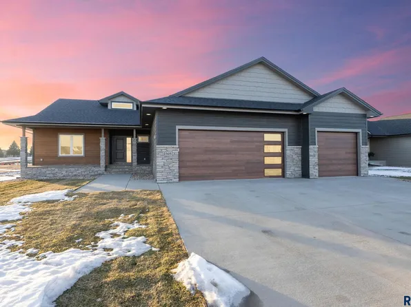 2305 S Red Oak Ave, Sioux Falls, SD 57110