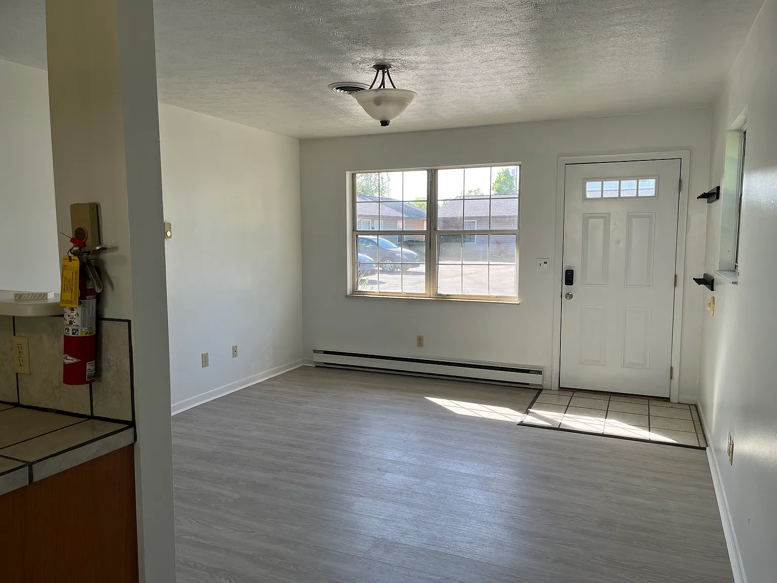 5 bed, 1200 sqft, $1,600 — Photo 2
