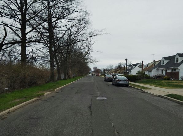 868 Smith St, Uniondale, NY 11553