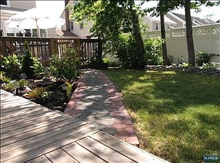 2nd image of 32 Essex St