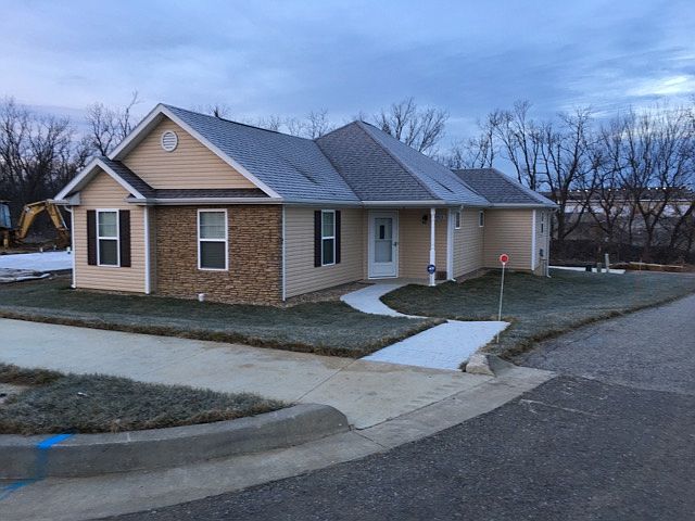 1st image of 4703 N Creekwood Dr