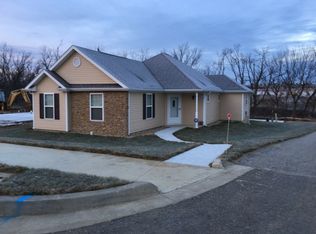 4703 N Creekwood Dr, Saint Joseph, MO 64507