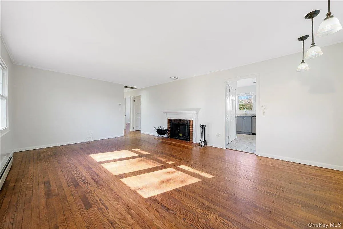 3 bed, 1.5 bath, 1856 sqft, $3,400 — Photo 3