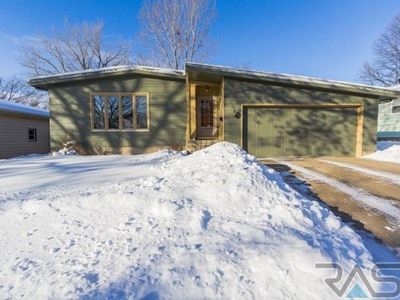 2017 S Lake Ave, Sioux Falls, SD, 57105