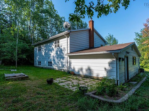 2nd image of 40 Mount Hanley Rd