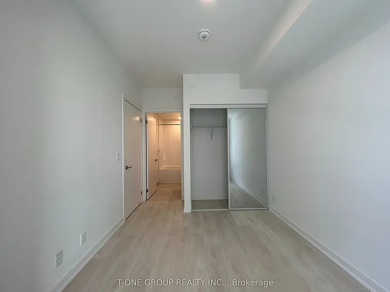 7950 Bathurst St #802 — Photo 9
