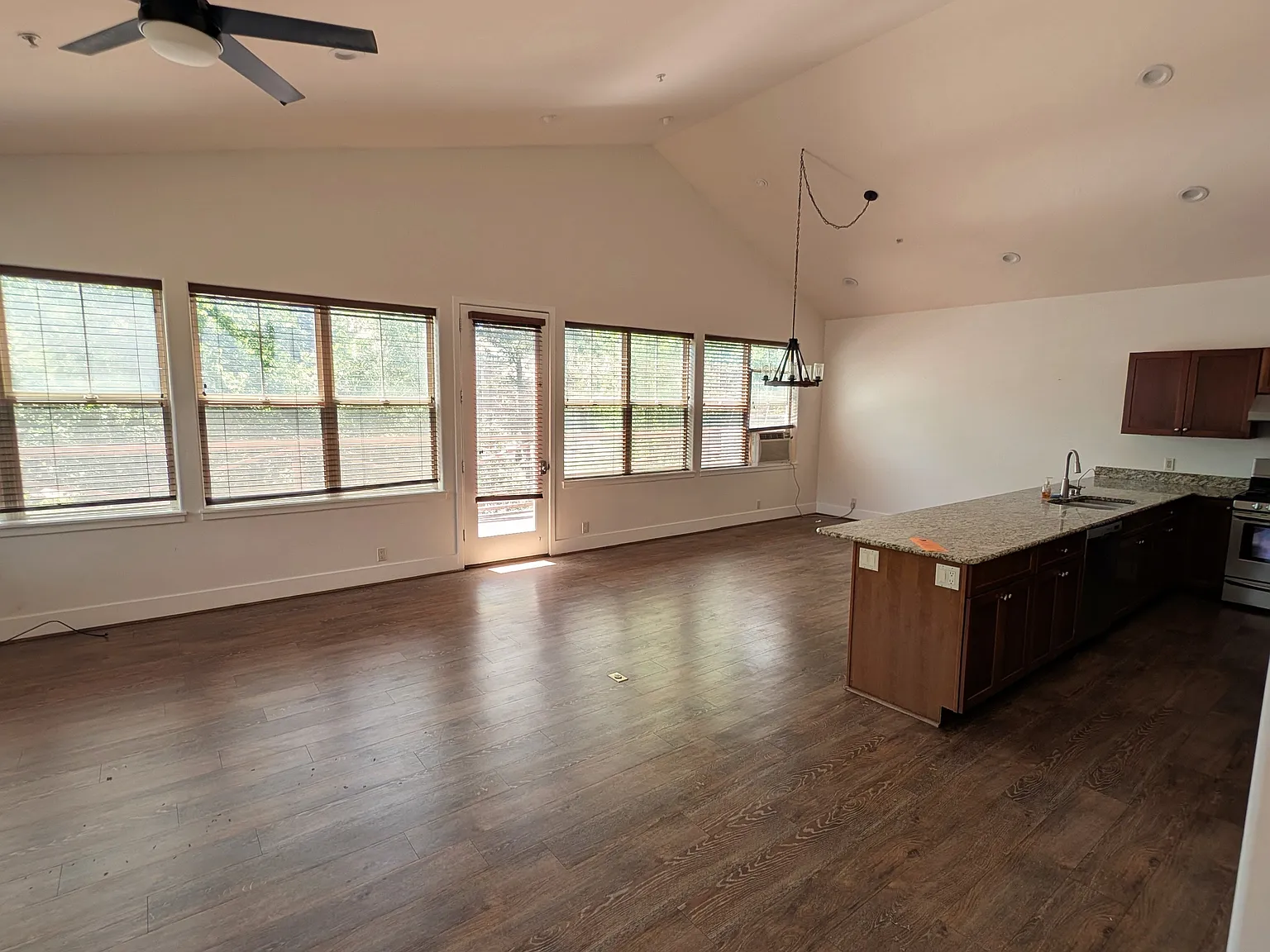 530 Evans Ct — Photo 4