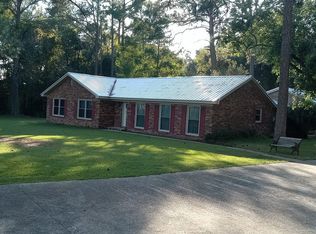 811 Lakeshore Rd, Pelham, GA 31779