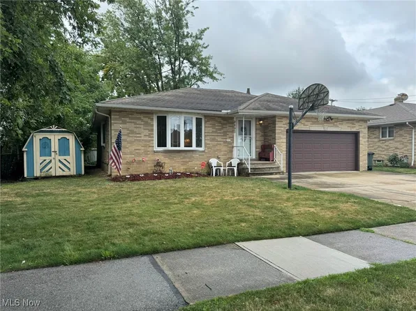 9893 Richard Dr, Brooklyn, OH 44144