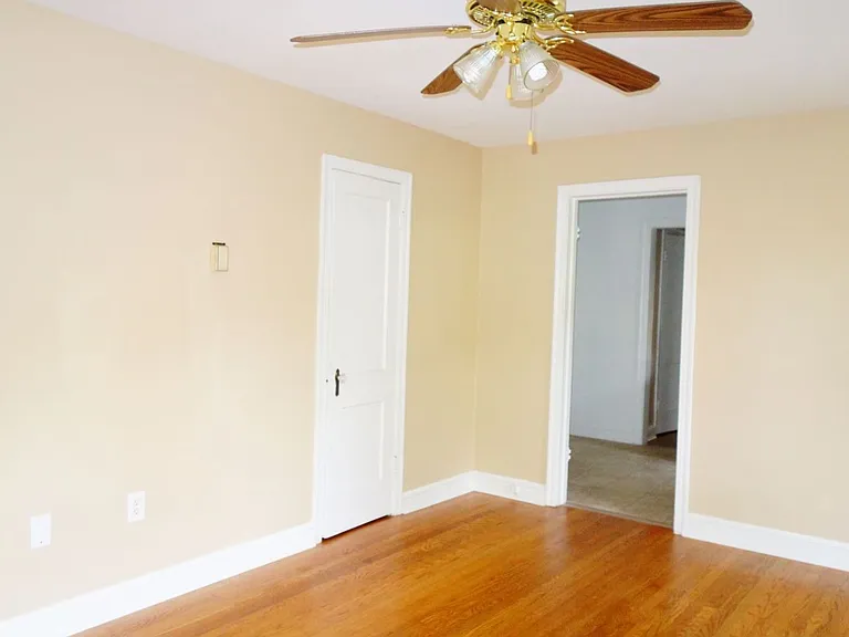 8206 Greenwood Ave — Photo 55