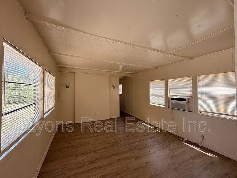 8205 Suncoast Dr — Photo 3