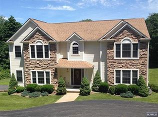 660 Stonetown Rd, Ringwood, NJ 07456