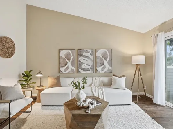 371 Shadow Run Dr, San Jose, CA 95110