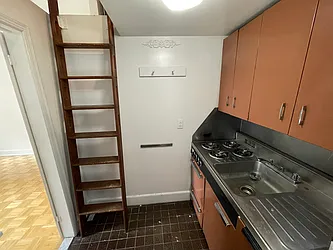 Rented by R New York