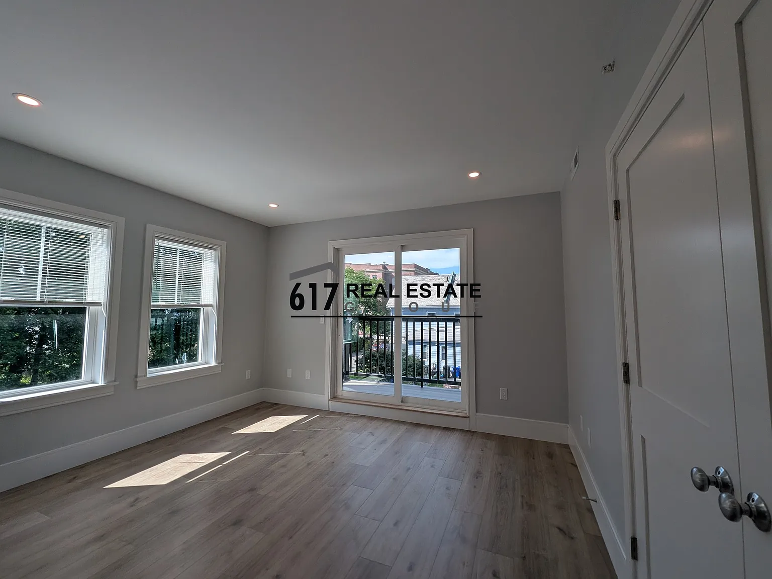 3 bed, 1300 sqft, $4,800 — Photo 2