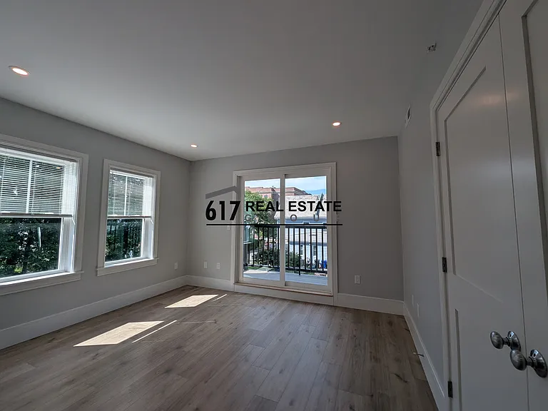 11 Holton St #3 — Photo 3