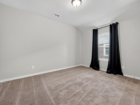 4th image of 139 Acadia Ln