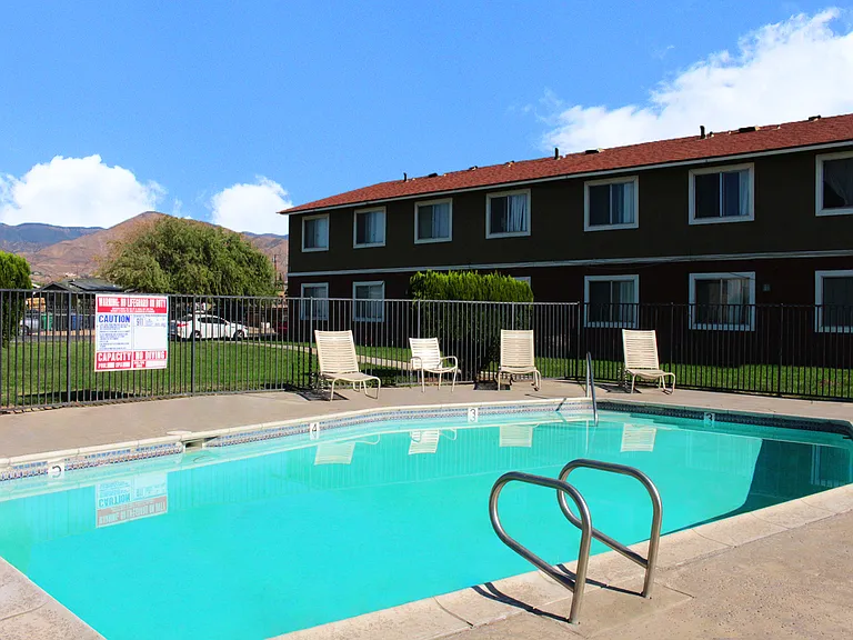 Villa De La Rosa Apartments — Photo 27