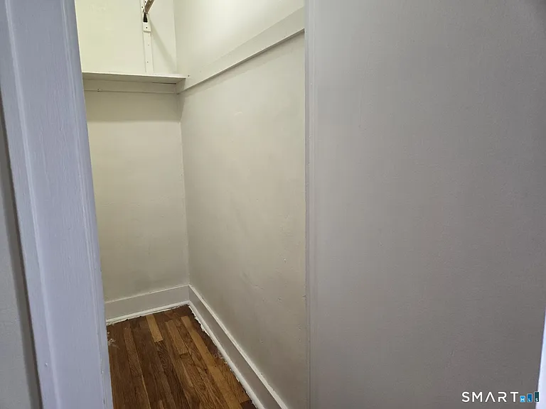 921 Cooke St — Photo 10