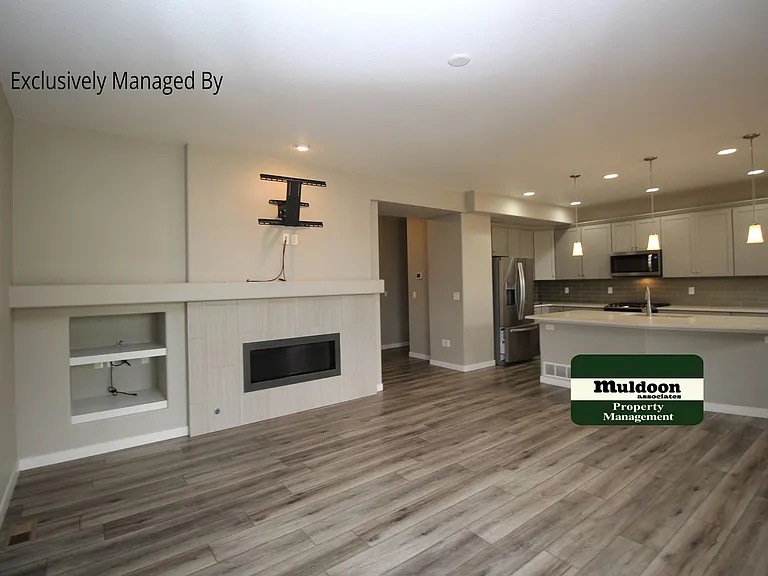 2322 Pelican Bay Dr — Photo 3