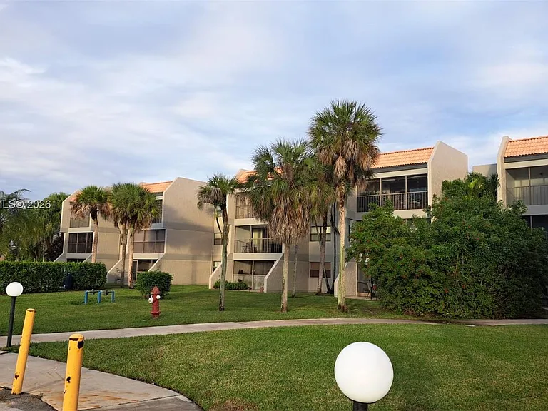 230 Lakeview Dr #310 — Photo 30