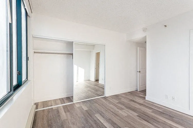 Trinity Towers Apartments — Photo 15