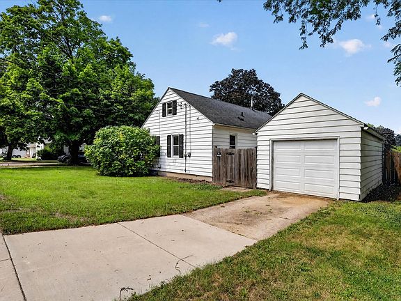 5th image of 961 W Jefferson Dr
