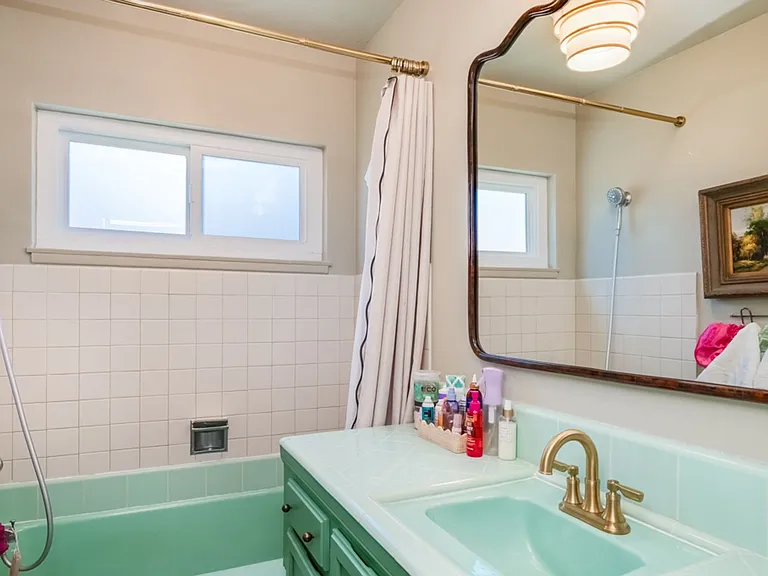 2171 Fairfield St — Photo 12