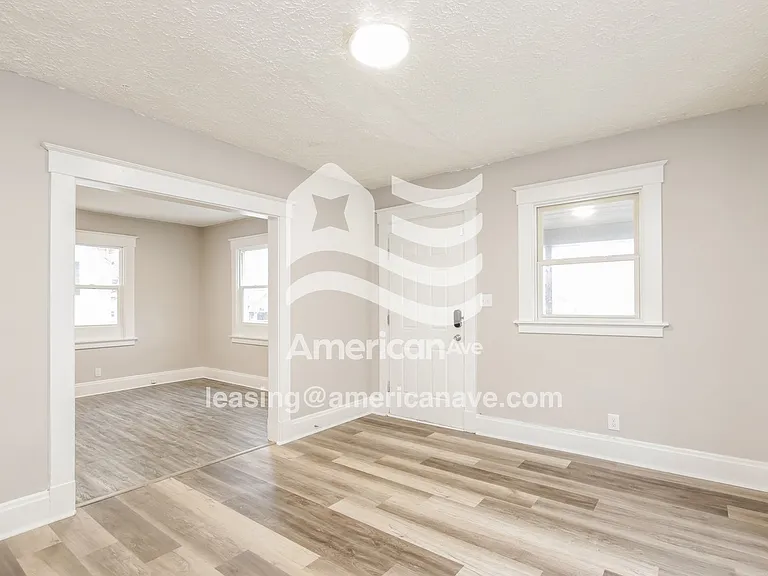 1457702_003_living_room_5.jpg