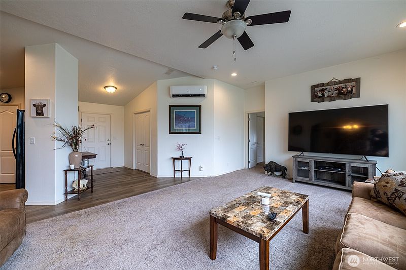4th image of 122 Doty Street