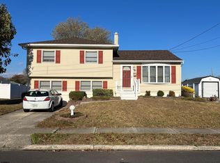 5 Haverford Rd, Somers Point, NJ 08244