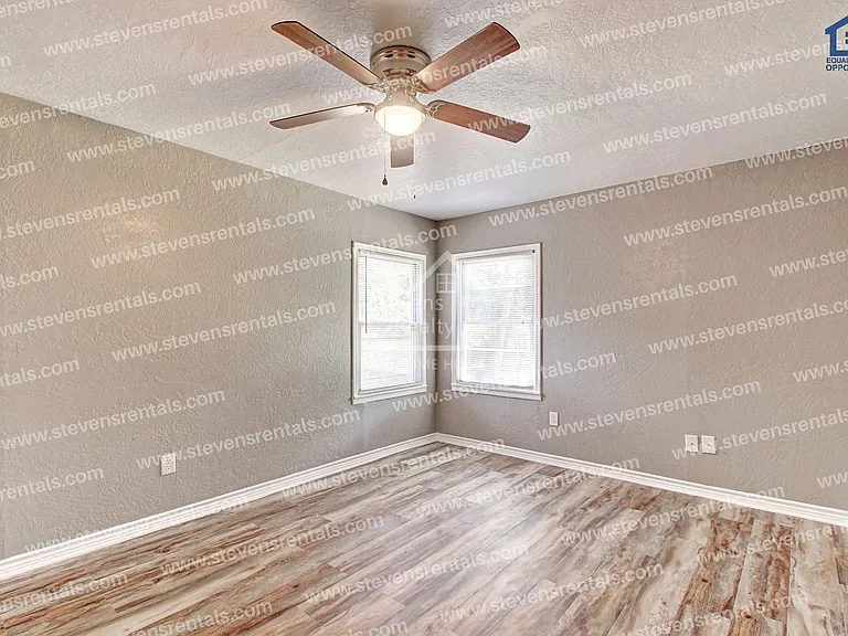 1210 NW Irwin Ave — Photo 28
