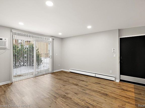 4th image of 4921 Crooks Rd APT N3