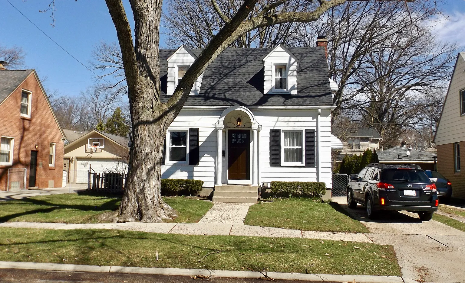 281 Channing St photo 1