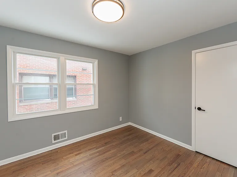 2539 Warrensville Center Rd — Photo 32