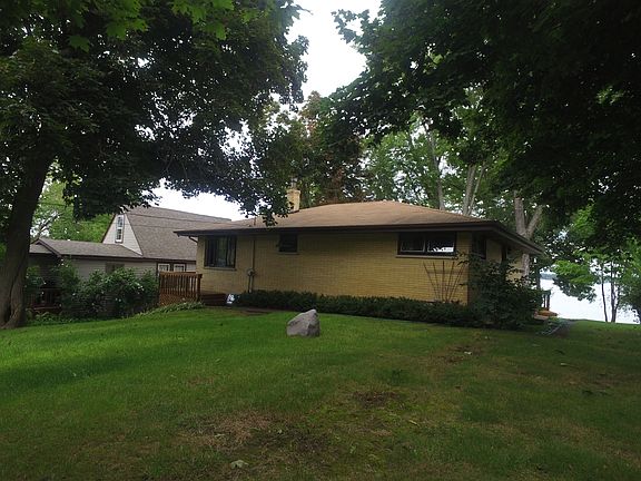 3rd image of 42807 N Woodbine Ave