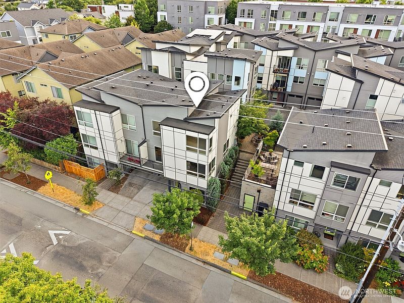 4th image of 4767 35th Avenue S