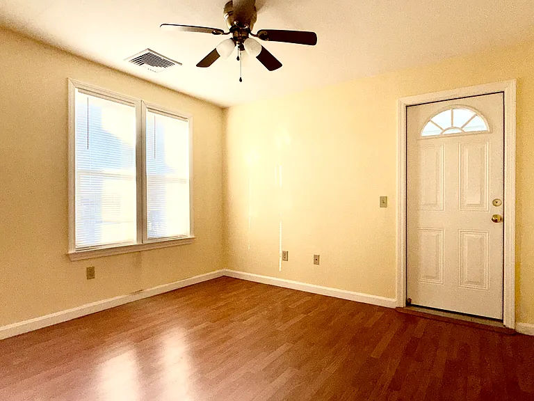 1037 Cass Ave #1 — Photo 4