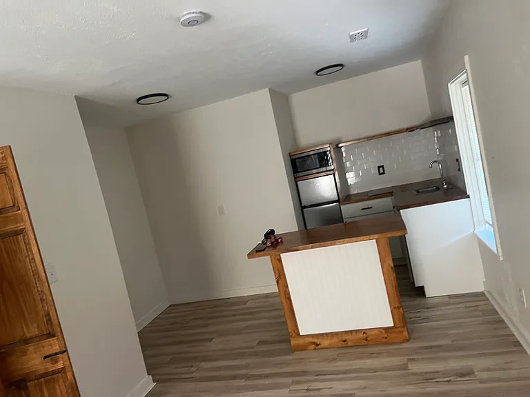 2102 Pleasant St #2 — Photo 3