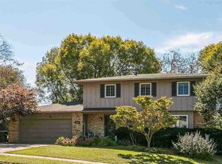 1937 Graslon Dr, Iowa City, IA 52246