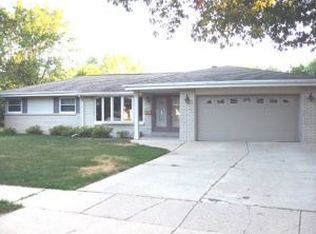 5550 Leroy Ln, Greendale, WI 53129