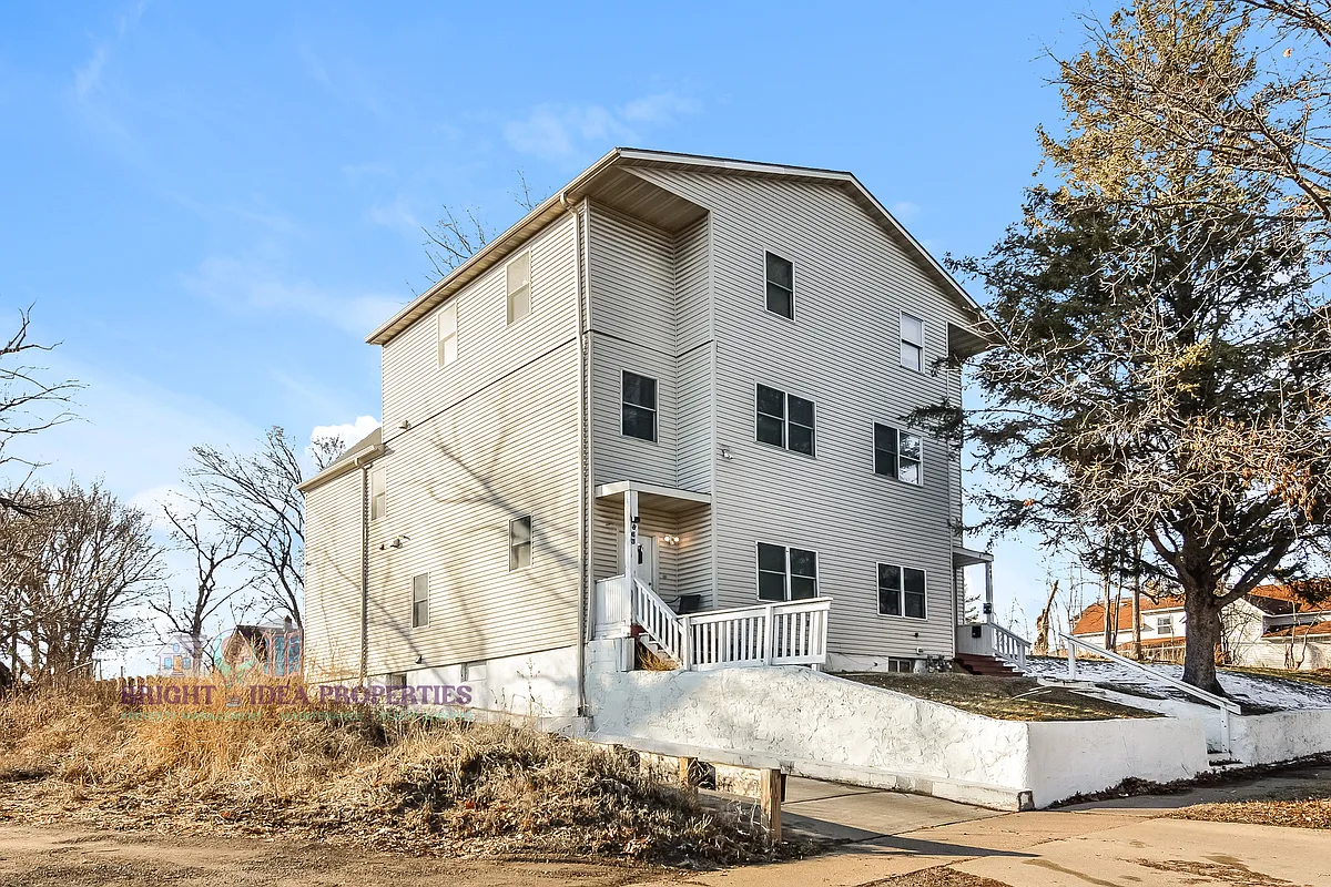 Building Photo - 863 Clark St #1
