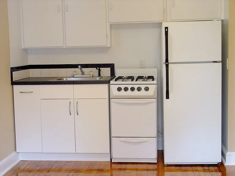 8401 Greenwood Ave — Photo 6