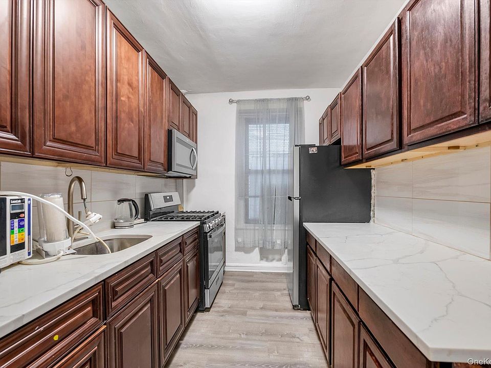 1st image of 1711 Davidson Avenue #1N