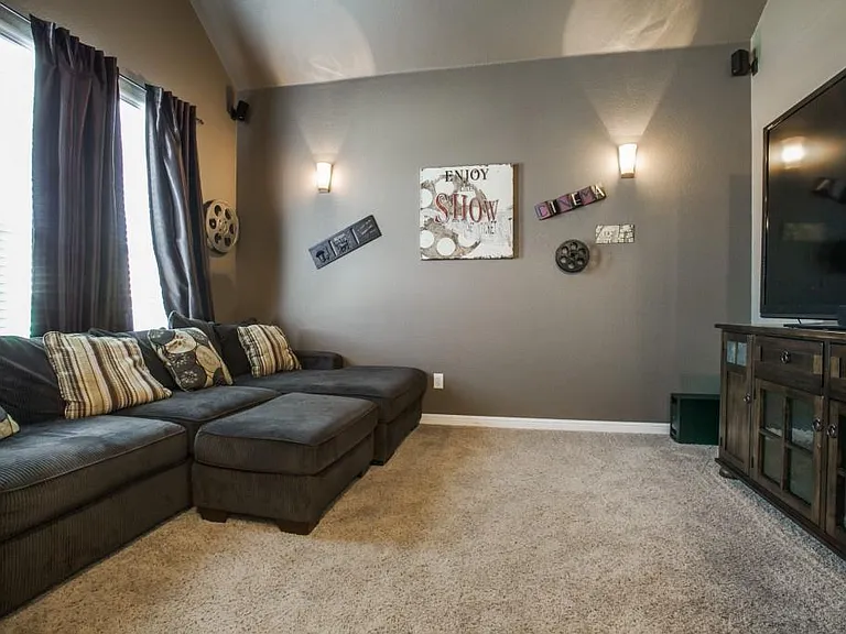 181 Hampton Dr — Photo 13